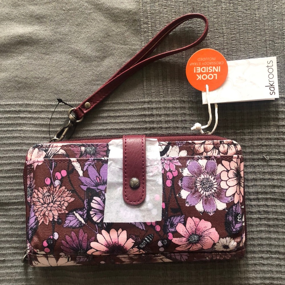 sakroots NWT smartphone crossbody bag